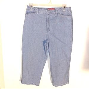 Gloria Vanderbilt 16 Capris Blue White Pinstripes